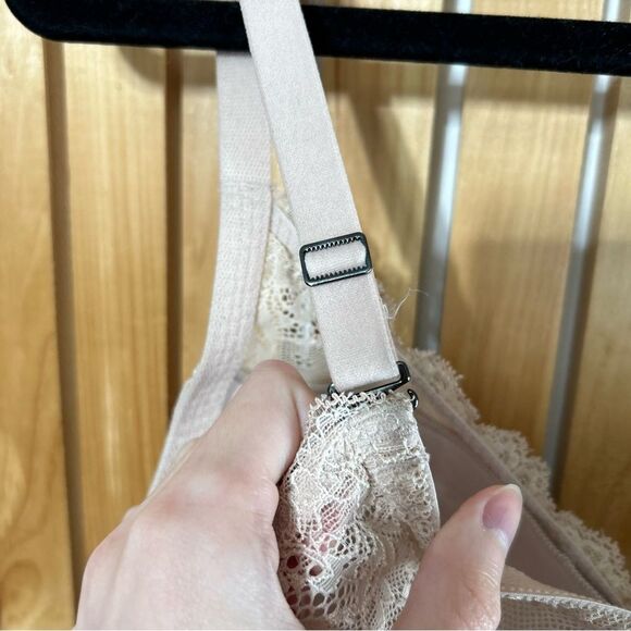 SPANX Undie-Tectable Push Up Plunge Bra Nude Lace Size 36DD - Picture 10 of 13
